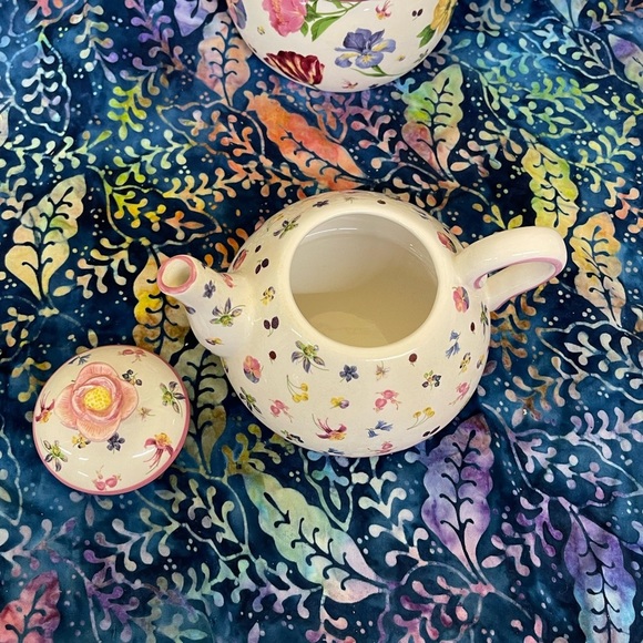 Harry and David Garden "Tea for One" teapot/teacup combo - Picture 5 of 9